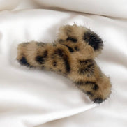 Byren Leopard faux fur hair clip ZE09