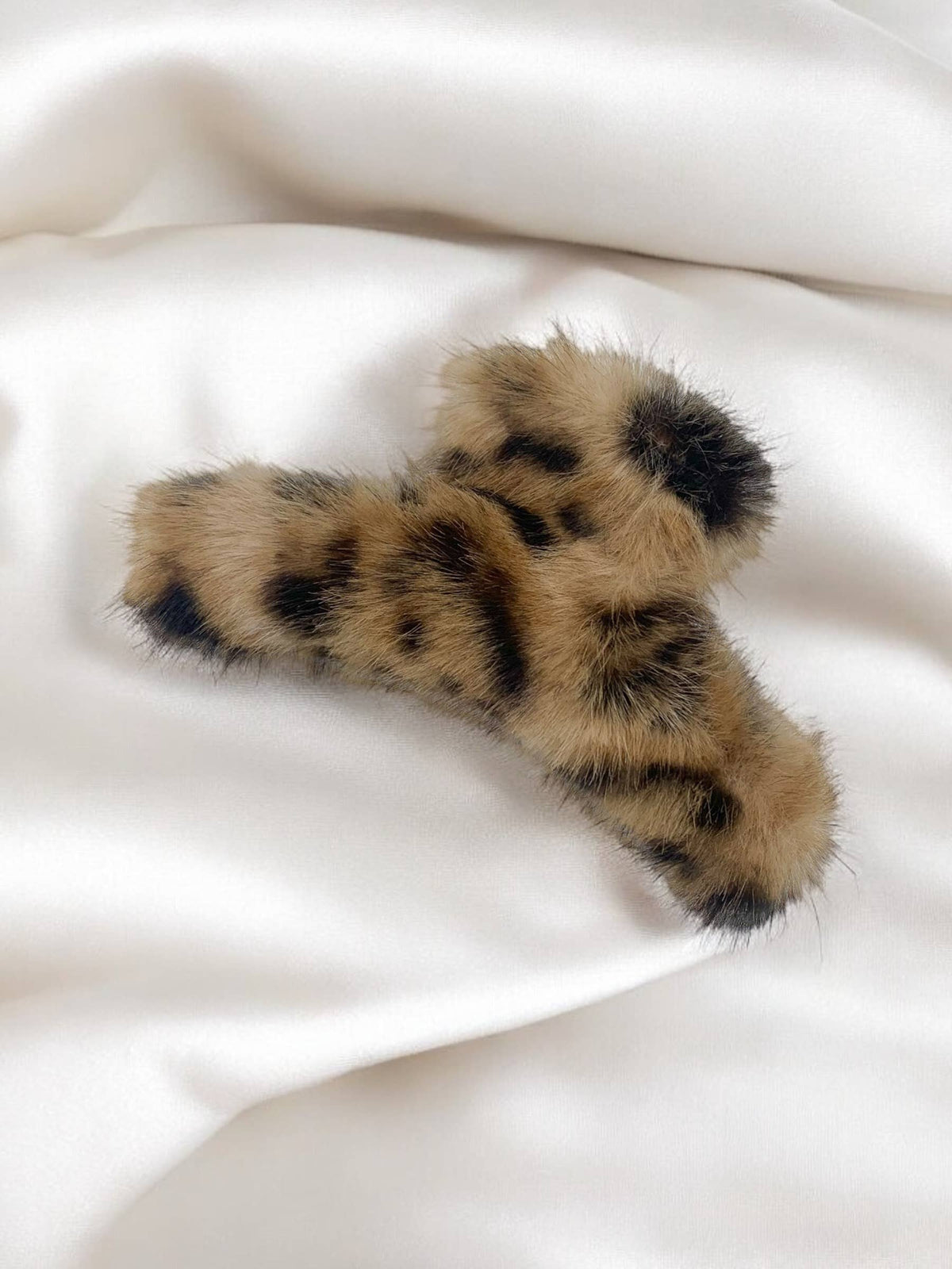 Byren Leopard faux fur hair clip ZE09