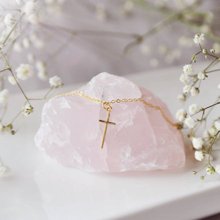 OH SO LOVELY Mallory cross necklace