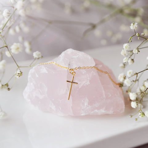 OH SO LOVELY Mallory cross necklace
