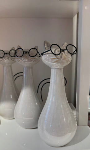 Ceramic cat statue wearing glasses(24-6.12)