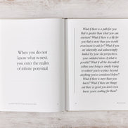 101 Quotes That Will Change The Way You Think - table book