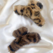 Byren Leopard faux fur hair clip ZE09
