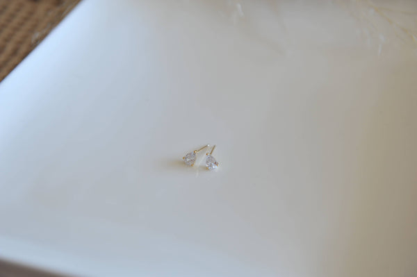 OH SO LOVELY Bonita year drop stud earrings