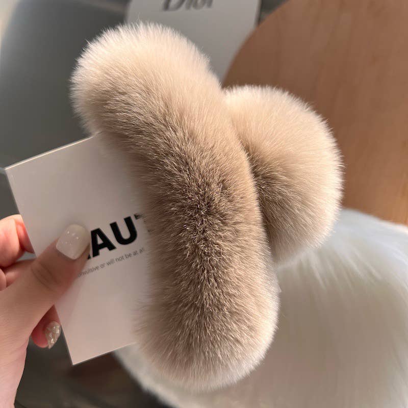 Lady June Plush French Hair Claw, Fluffy Hair Clips, Fuzzy Hair Clips