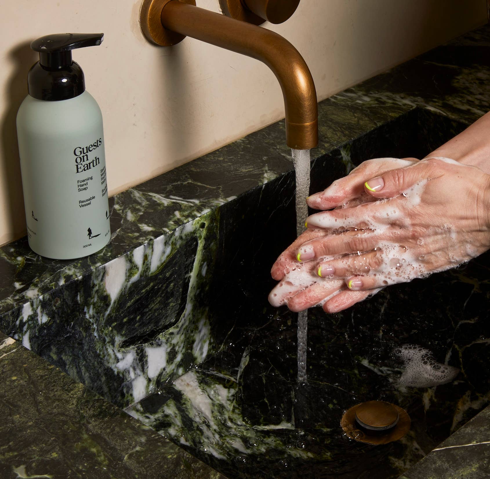 GUESTS ON EARTH Foaming Hand Soap Bulk Refill