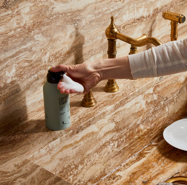 GUESTS ON EARTH Foaming Hand Soap Full-Woodlands