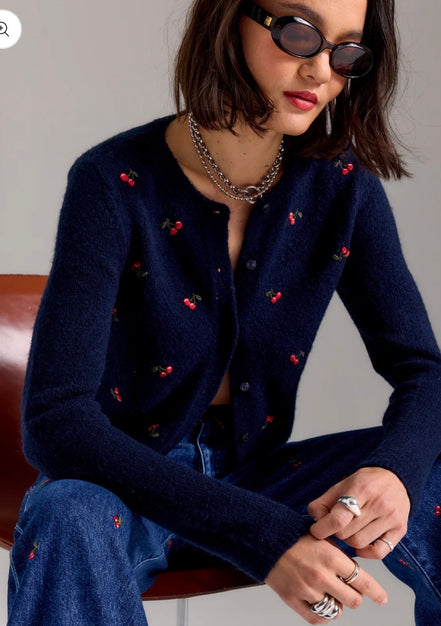 DAZE MUSE EMBROIDERED FITTED CARDI-CHERRY