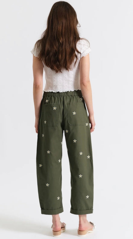 DAZE VILLA PANT DRAWSTRING
BARREL LEG GREEN DAISY