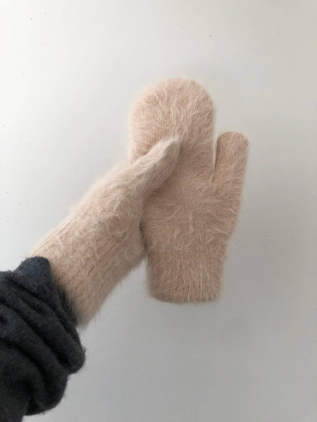 BILLY BAMBOO FLUFFY ANGORA MITTENS - neutral