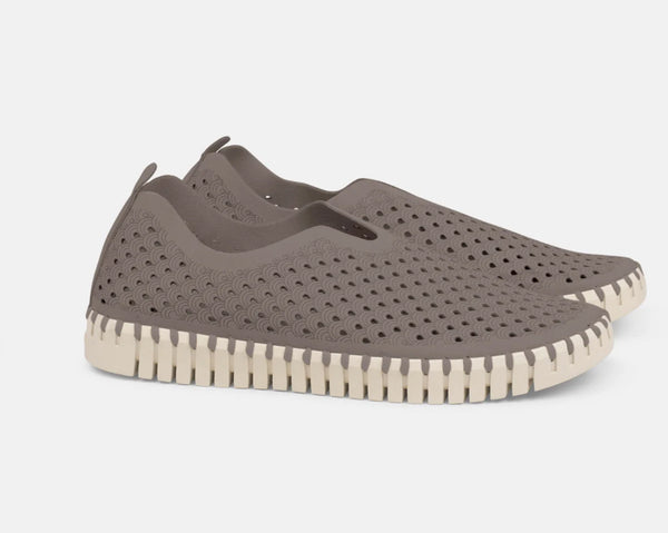 ILSE JACOBSEN TULIP FLATS WITH CUT OUTS