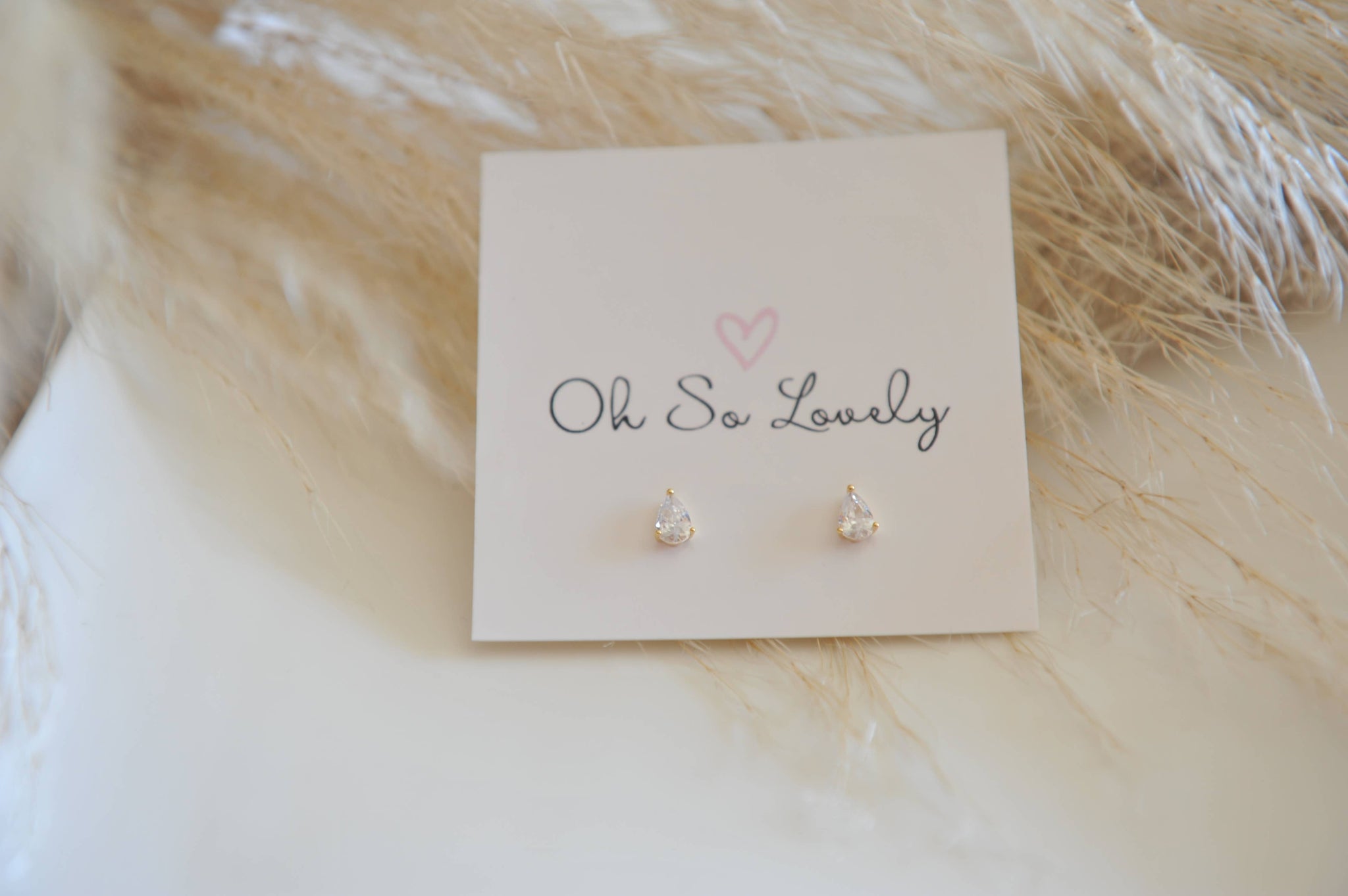 OH SO LOVELY Bonita year drop stud earrings