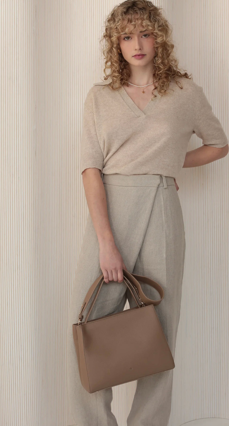 ELA LADY BAG WITH GOLD HARDWARE AND MAGNET
