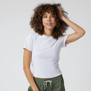 VUORI POSE FITTED TEE