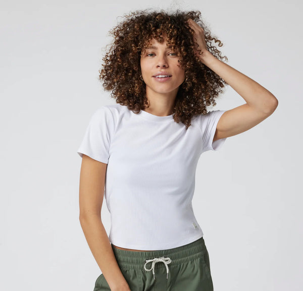 VUORI POSE FITTED TEE