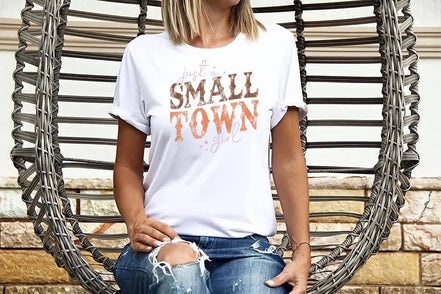 STRONG N FREE T-Shirt Sweatshirt Country - Just A Small Town Girl