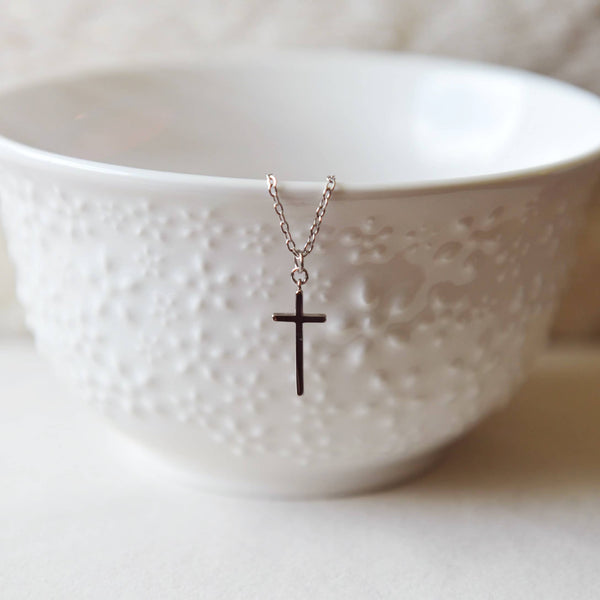 OH SO LOVELY Mallory cross necklace