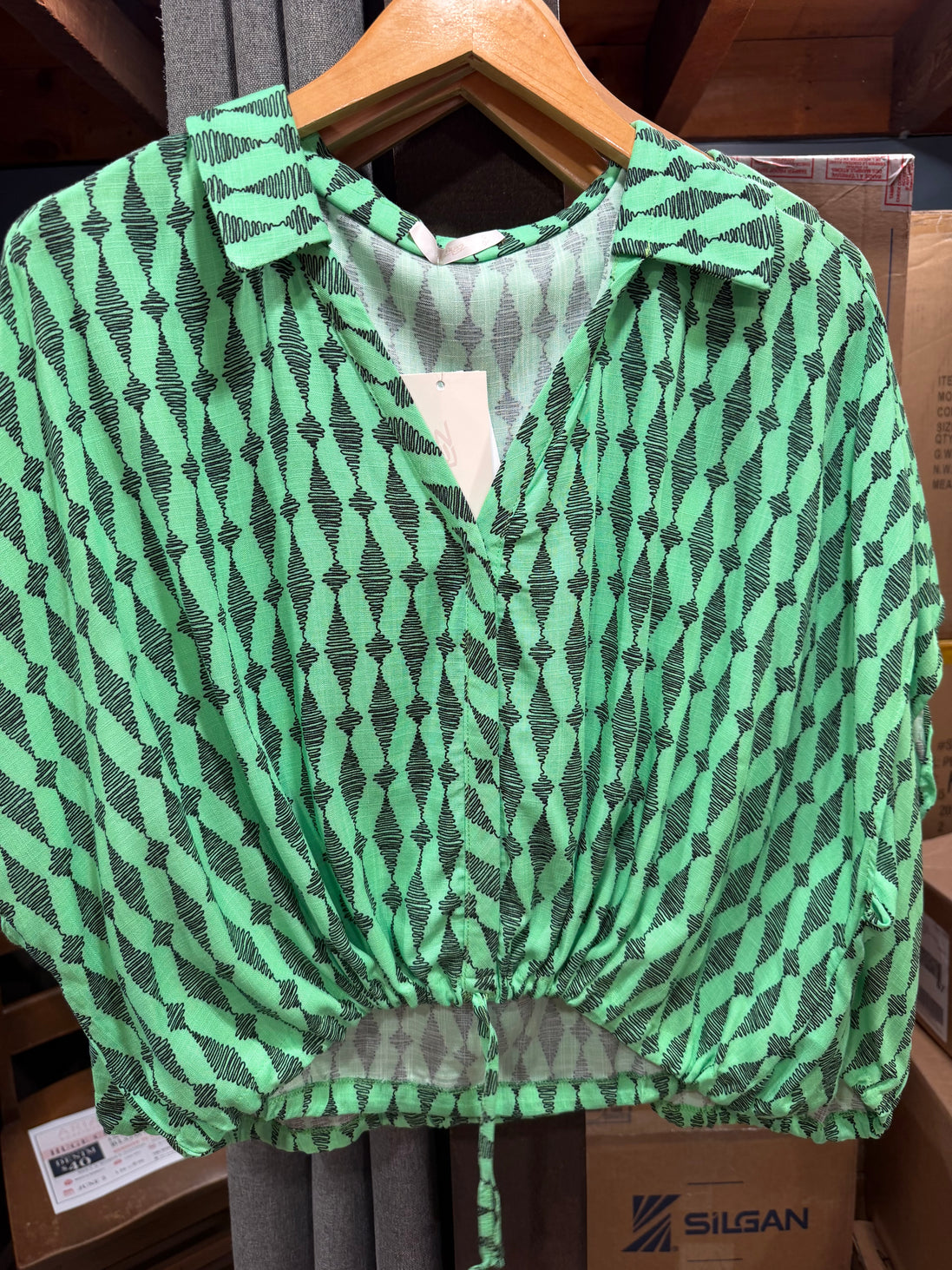 LEZ A LEZ PRINT BUTTON UP W FRONT TIE