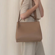 ELA LADY BAG WITH GOLD HARDWARE AND MAGNET