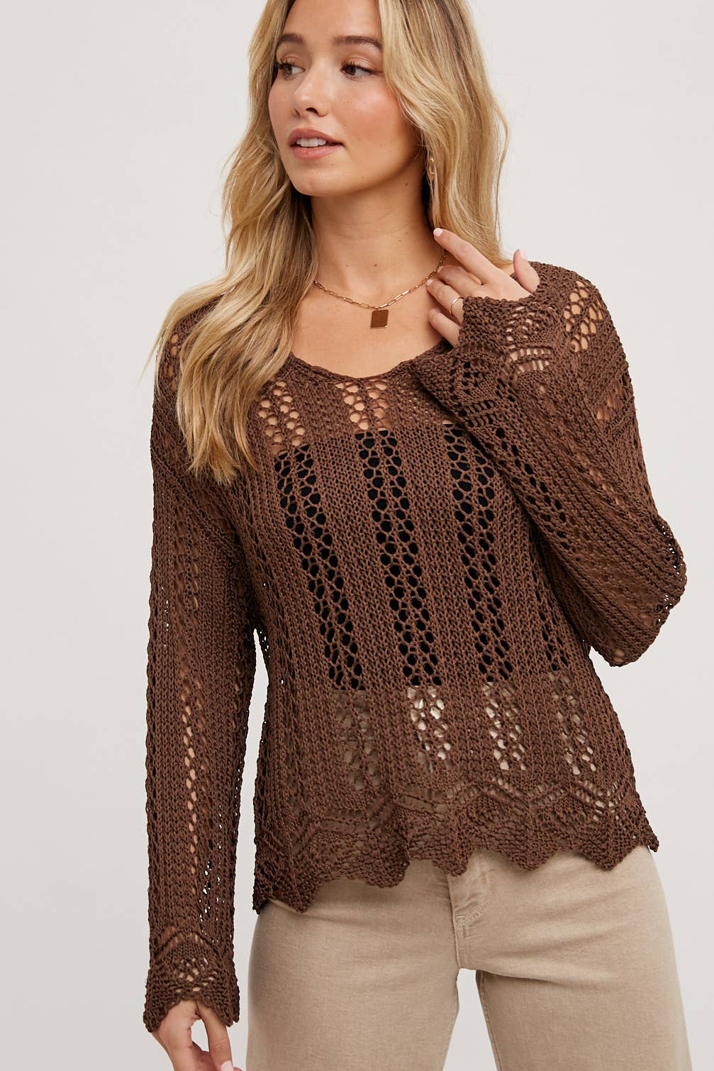 OPEN KNIT V-NECK PULLOVER - Scalloped Hem
