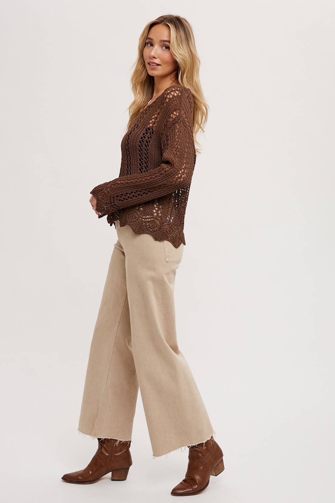 OPEN KNIT V-NECK PULLOVER - Scalloped Hem