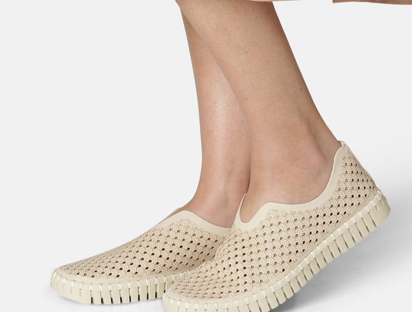 ILSE JACOBSEN TULIP FLATS WITH CUT OUTS