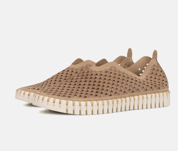 ILSE JACOBSEN TULIP FLATS WITH CUT OUTS