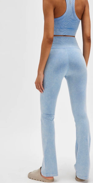FREE PEOPLE GO TO SMOOTH FLARE / WASHED DENIM BLUE