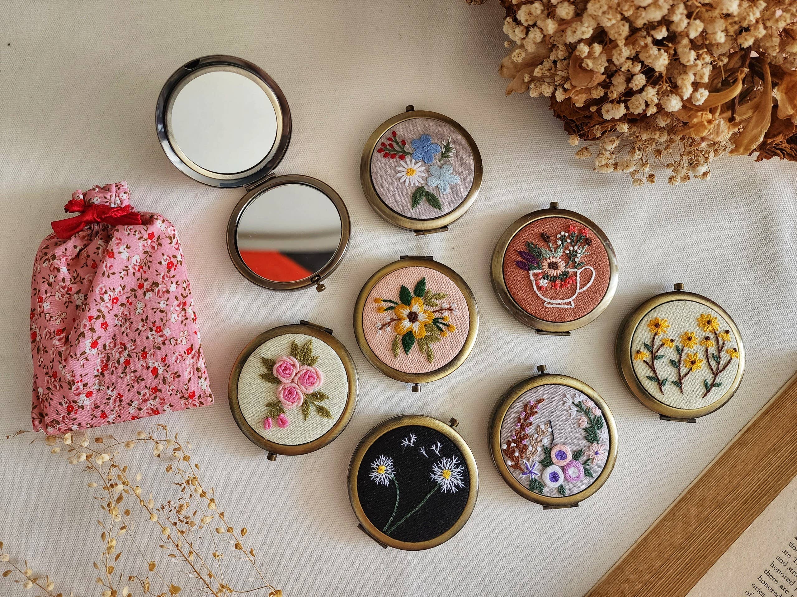 Quince fables Floral Embroidered Compact Mirror, Collection Sophia