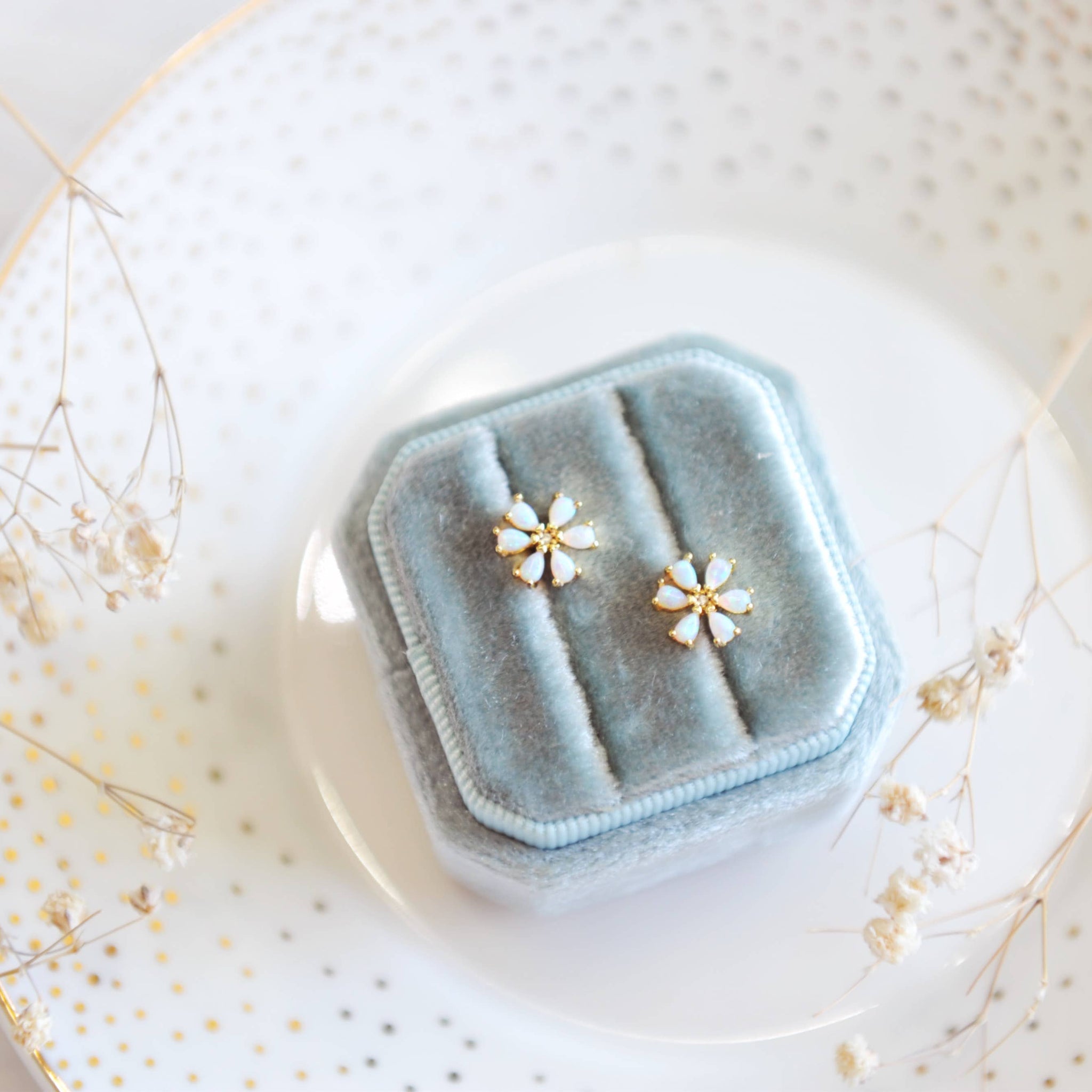 OH SO LOVELY Lou Opal Daisy Stud Earrings 