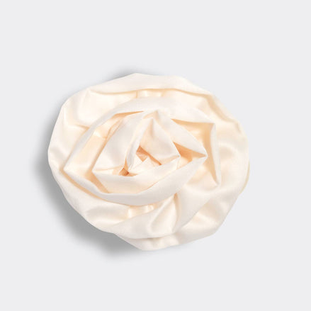 KITSCH Satin Rosette Medium Flat Cloud Clip - Cream